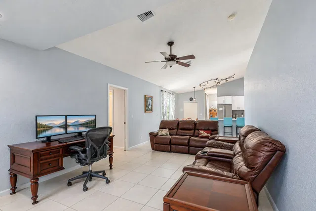 Residence photo 22