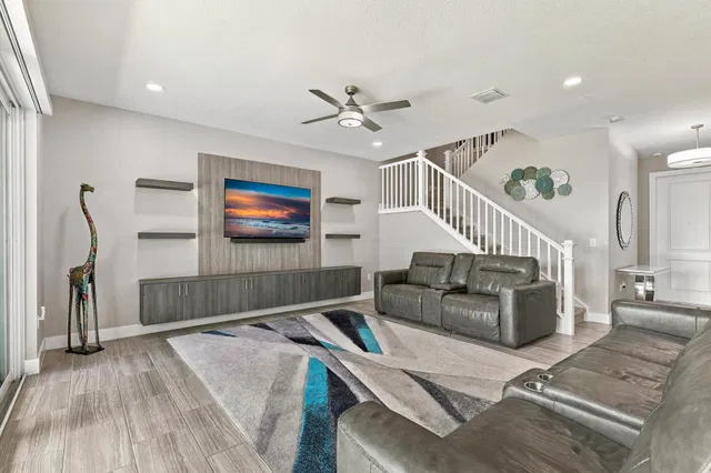  Residence photo 4