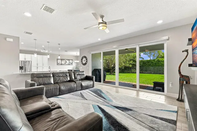  Residence photo 5