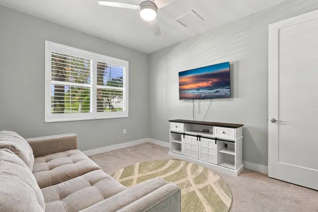  Residence photo 12