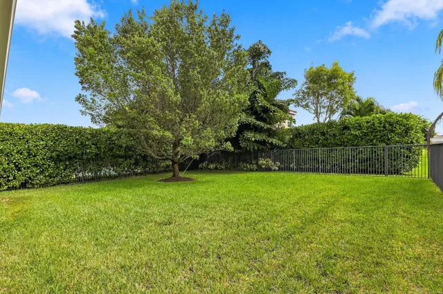  Residence photo 32