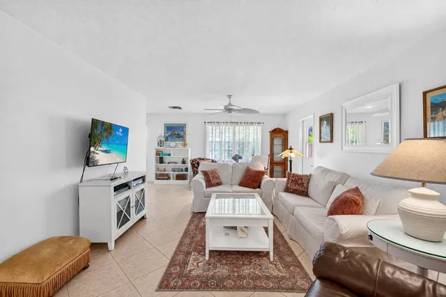  Residence photo 6