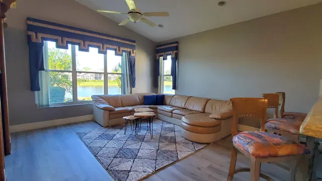  Residence photo 15