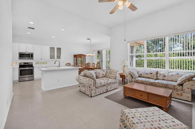Residence photo 3
