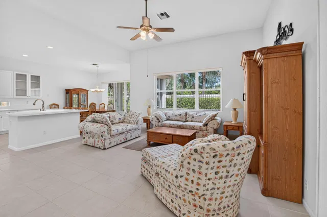 Residence photo 5