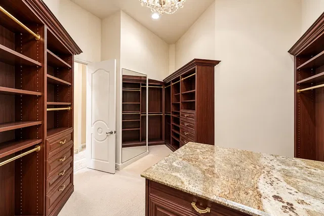 Residence photo 52