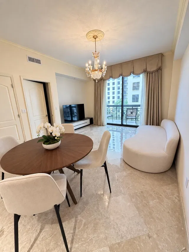 One City Plaza Unit 1027 photo 2