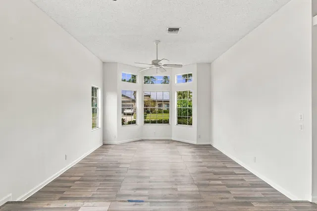  Residence photo 9