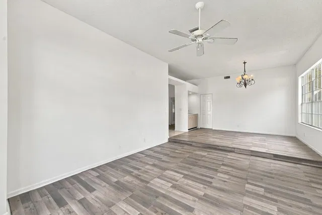  Residence photo 13