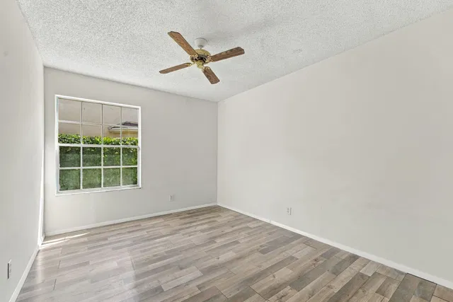  Residence photo 33