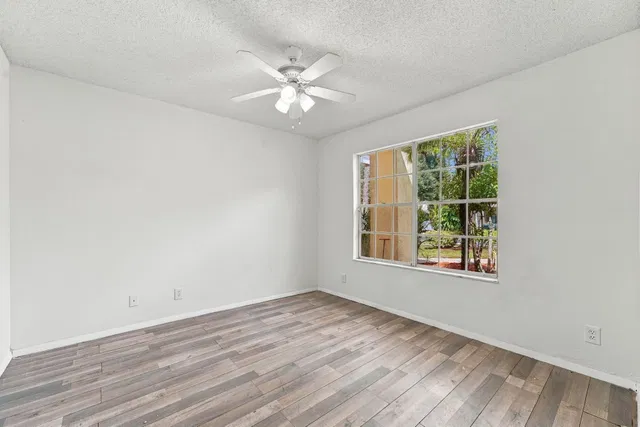  Residence photo 41