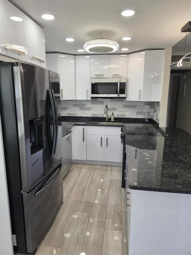 Unit 235 photo 3