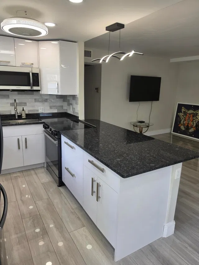 Unit 235 photo 5