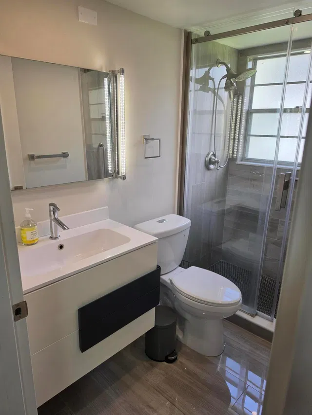 Unit 235 photo 8