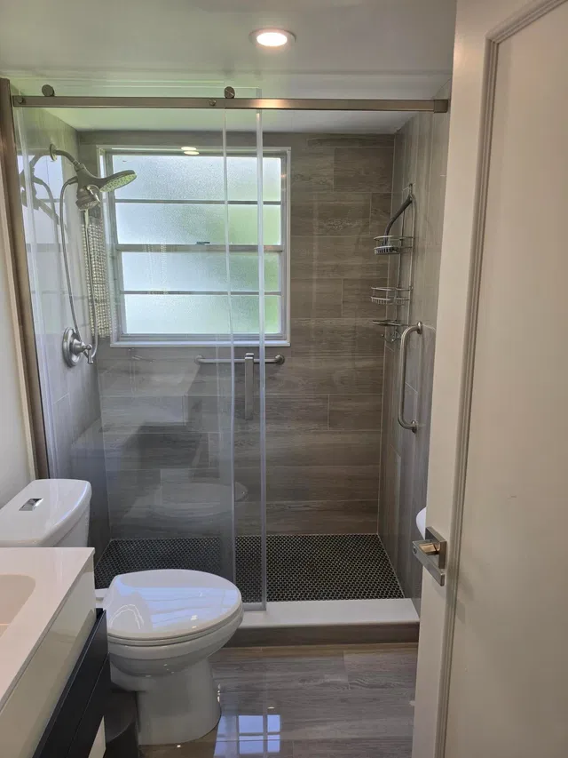 Unit 235 photo 9