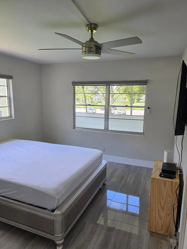 Unit 235 photo 11