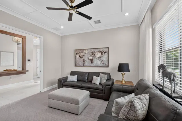  Residence photo 24