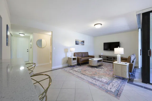 Unit 209 photo 3
