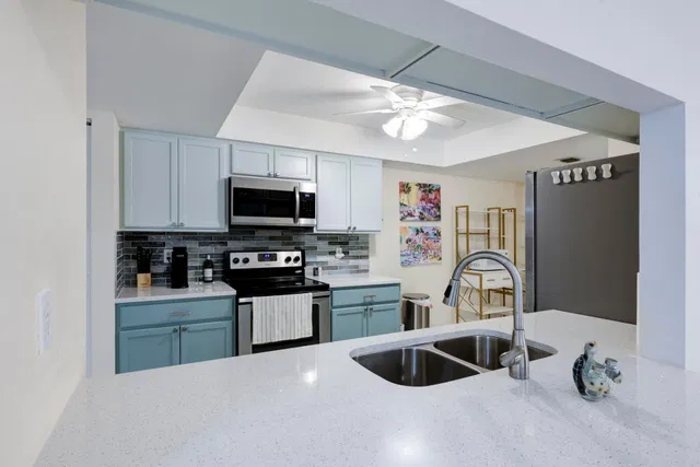Unit 209 photo 6