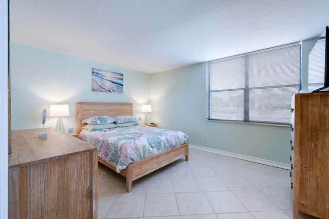 Unit 209 photo 7