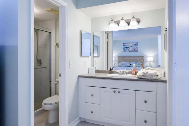 Unit 209 photo 9