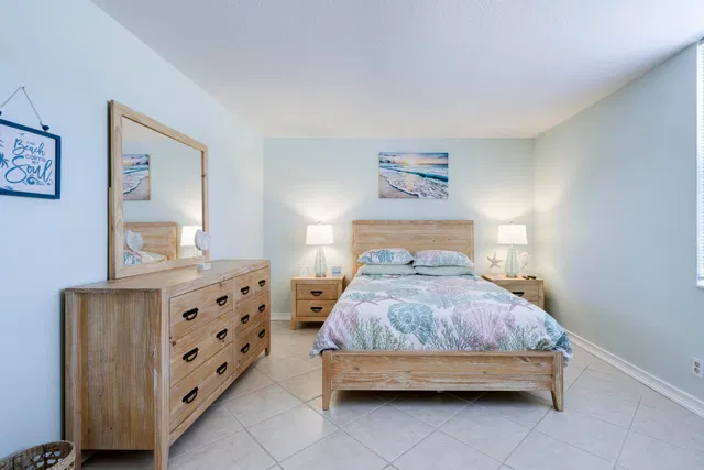 Unit 209 photo 11