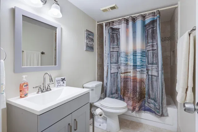 Unit 209 photo 14