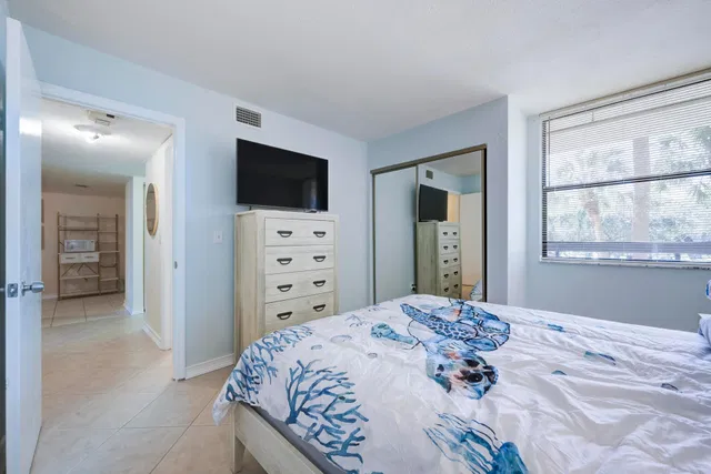Unit 209 photo 16