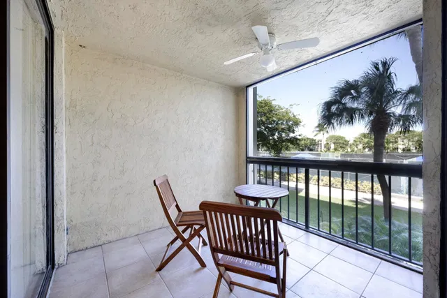 Unit 209 photo 17