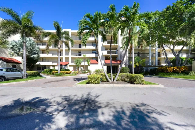 Unit 209 photo 19