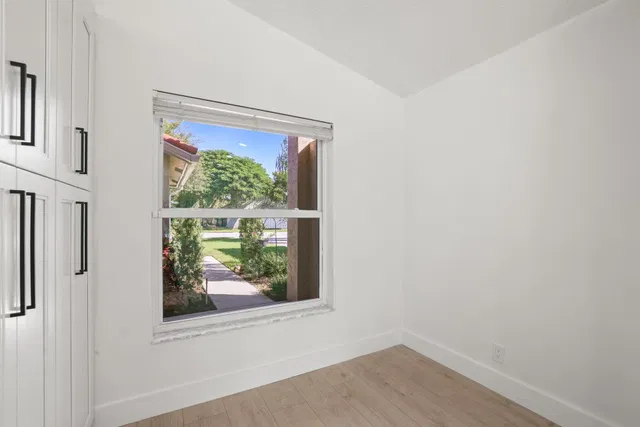 Residence photo 12