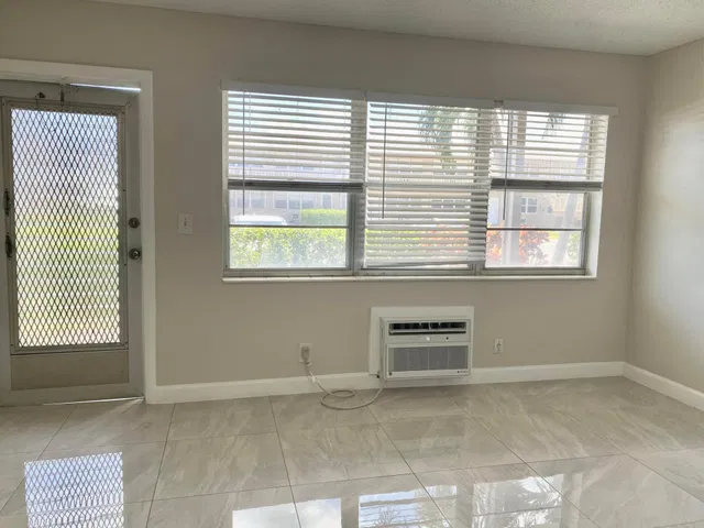 Residence photo 2