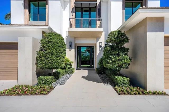Royal Palm Yacht and Country Club Residence photo 4
