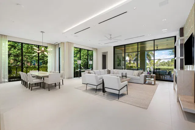 Royal Palm Yacht and Country Club Residence photo 8