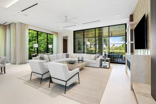 Royal Palm Yacht and Country Club Residence photo 9