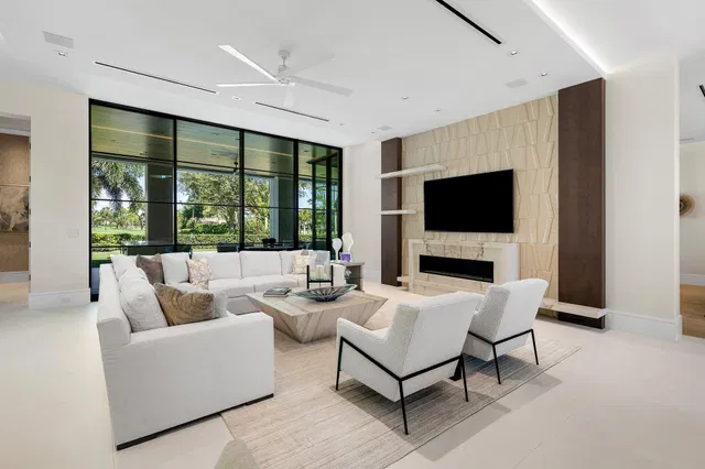 Royal Palm Yacht and Country Club Residence photo 12