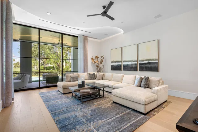 Royal Palm Yacht and Country Club Residence photo 34