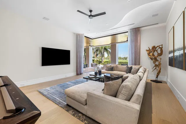 Royal Palm Yacht and Country Club Residence photo 36