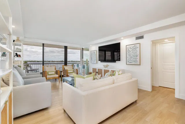 The Meridian Unit 407N photo 8