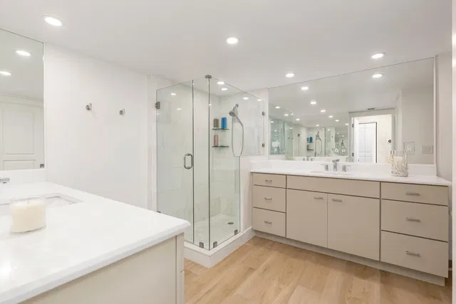 The Meridian Unit 407N photo 20
