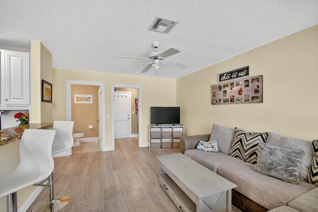  Residence photo 17