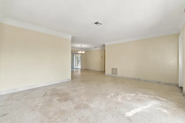 Residence photo 11