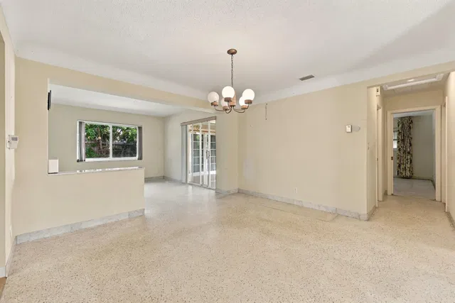 Residence photo 16