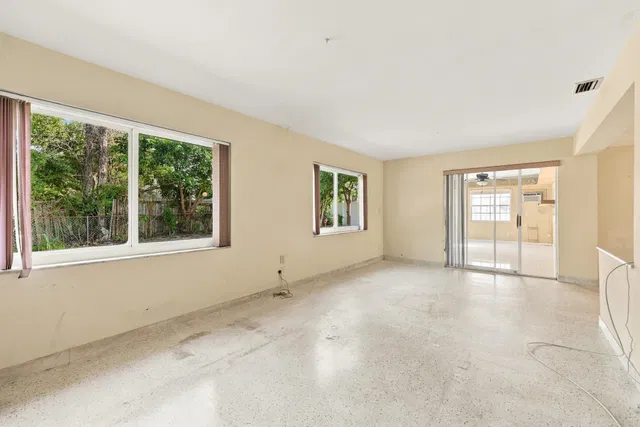 Residence photo 26