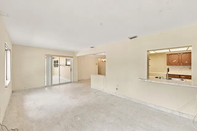 Residence photo 30