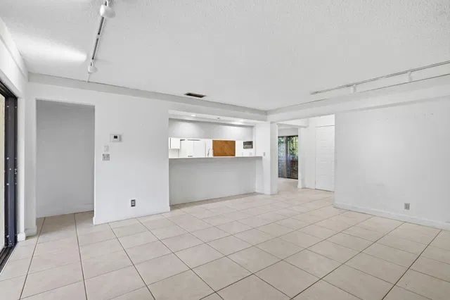 Residence photo 6