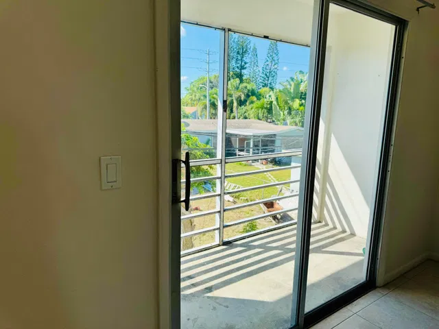 Unit 24 photo 11