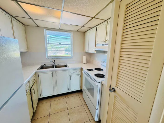 Unit 24 photo 14