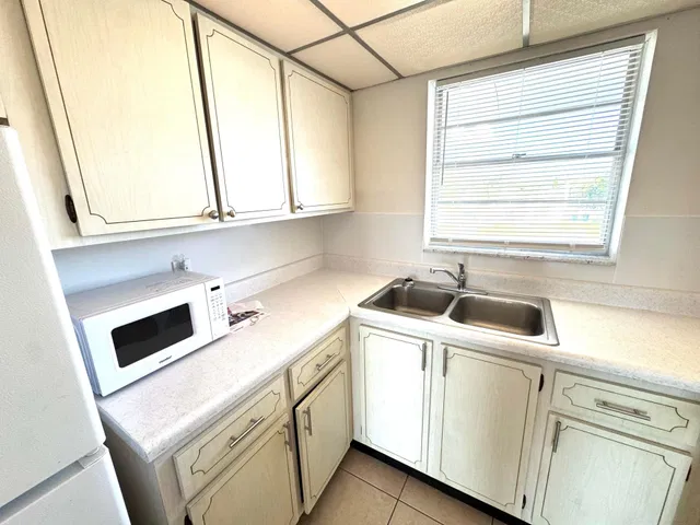 Unit 24 photo 15