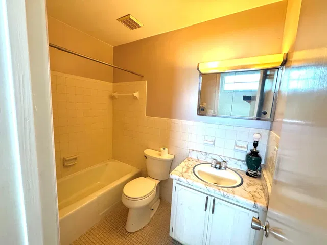 Unit 24 photo 17